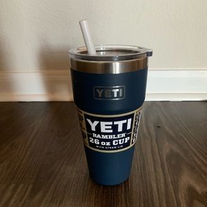 26 OZ STACKABLE CUP WITH STRAW LID